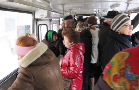 У електротранспорті скасували обмеження на пільговий проїзд для пенсіонерів та осіб з інвалідністю ІІІ групи