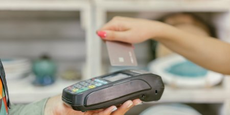 У деяких приміських маршрутах проїзд можна оплатити безготівково за допомогою банківської картки