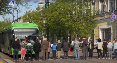 Приватним перевізникам нагадали про необхідність зупиняти транспорт під час хвилини мовчання