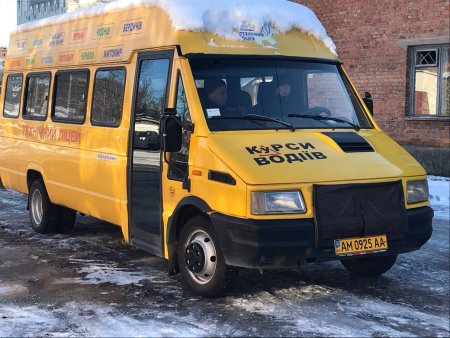 У Житомирі водійки тролейбусів вчаться керувати автобусами