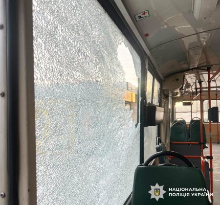 Камінь у вікно тролейбуса — у Житомирі з’ясовують обставини хуліганства