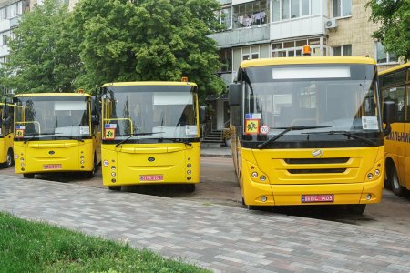 Громади Житомирщини отримали 27 нових шкільних автобусів