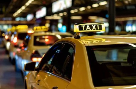 Нічне таксі: як працюють перевізники та чи законна їхня діяльність?