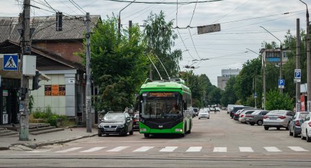 Через ремонт на Київській сім тролейбусних маршрутів змінюють схему руху