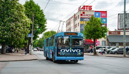 Аварійні роботи на вулиці Перемоги: частину тролейбусів спрямували в об’їзд