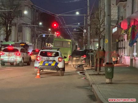 У Житомирі на Великій Бердичівській сталася ДТП за участю маршрутки і легковика