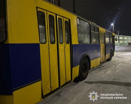 У Житомирі 16-річного хлопця вдарило струмом під час посадки до тролейбуса