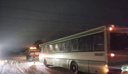 Транспортний колапс на Житомирщині: спецтехніка не може впоратись з наслідками негоди