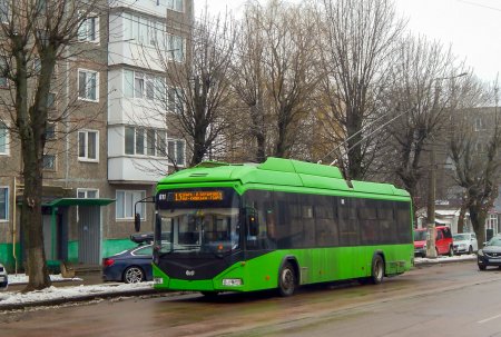 «Видер картку з рук і здійснив повторну оплату»: водій тролейбуса вибачився за інцидент із пасажиркою