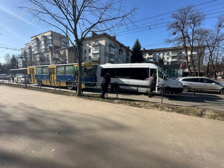 На Київській у Житомирі за день сталися дві ДТП за участю тролейбусів