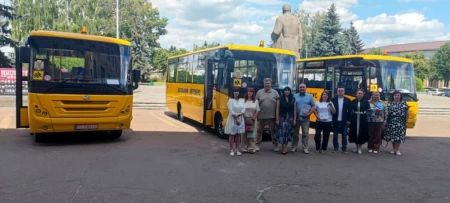 Житомирщина продовжує оновлювати шкільний автопарк: три громади отримали нові автобуси